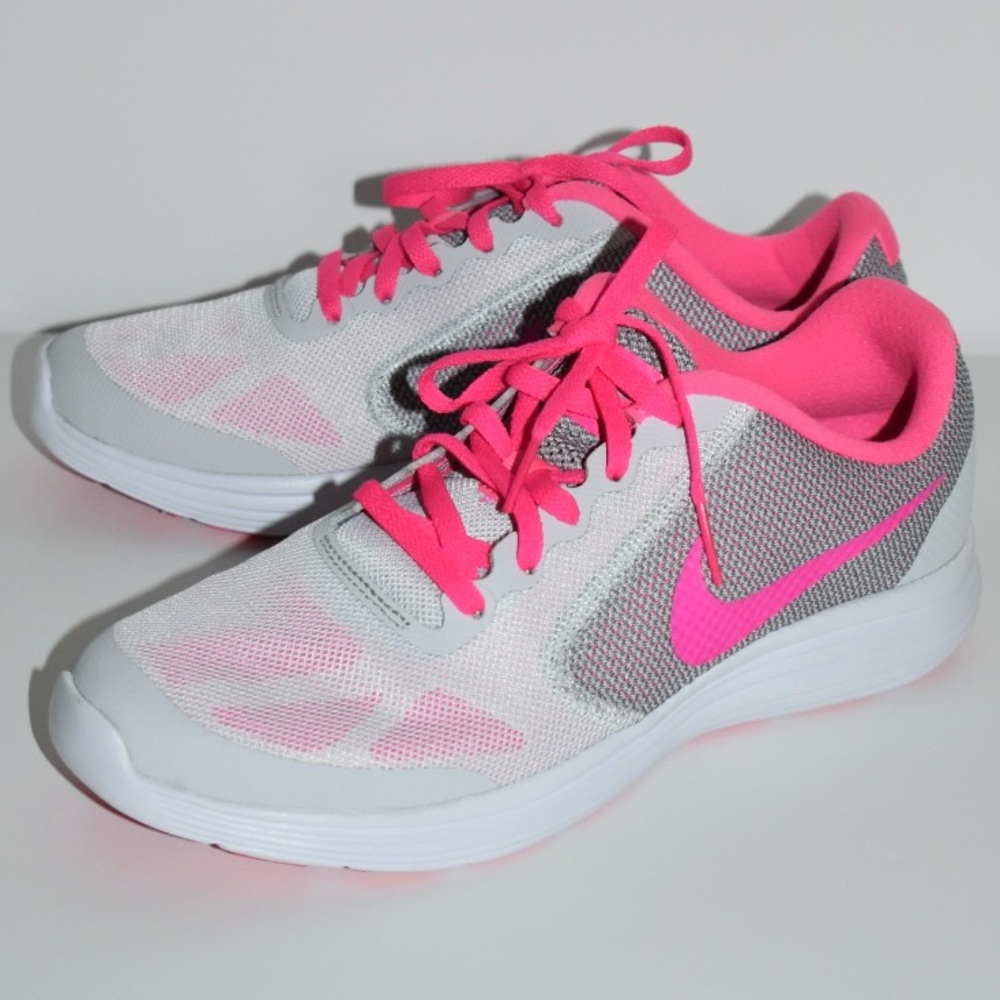 NEW NIKE Women's Pink and White Athletic Shoes